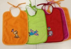 Babero grande 25x30 brodat plastico y beta 003 Babero grande 25x30 brodat plastico y beta 003